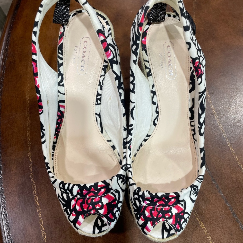 Coach Women’s size 7B woven heel shoes‎